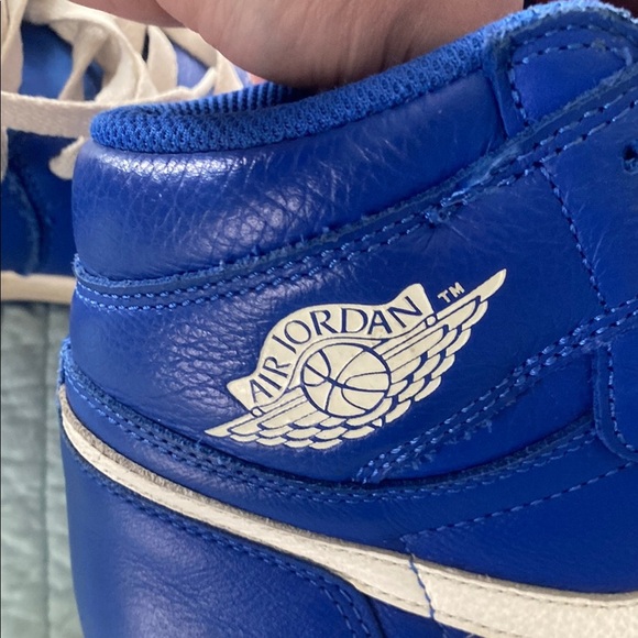 Air Jordan 1 Hyper Royal - Picture 2 of 8